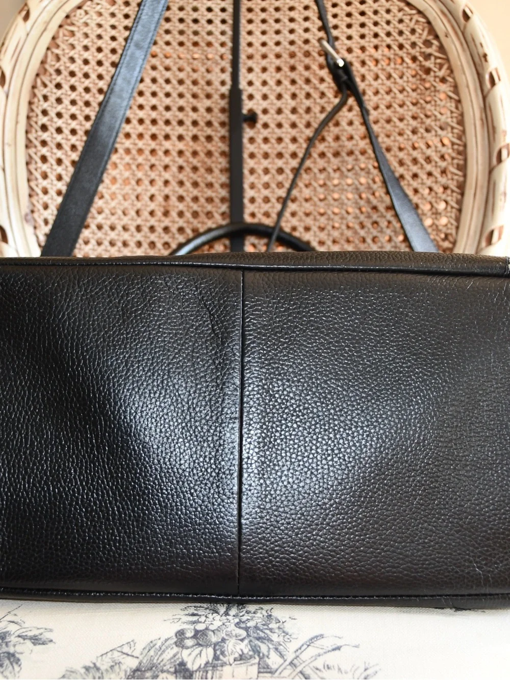 Elegant Black Leather Heshe Satchel Bag with Top Handles & Crossbody Strap
